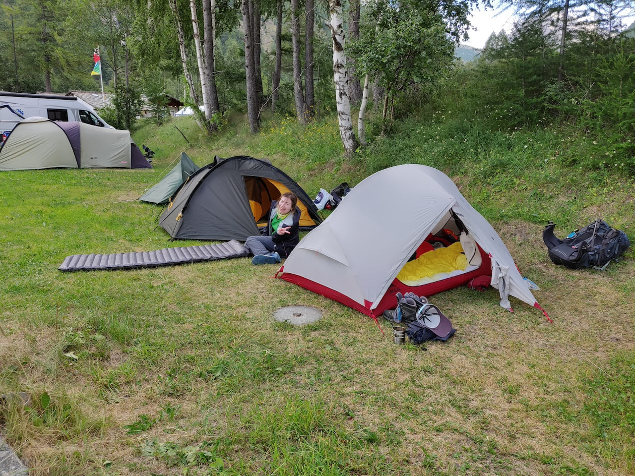 навколо Маттерхорна з наметами