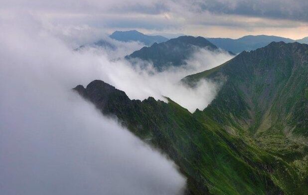 Хребти в Румунії