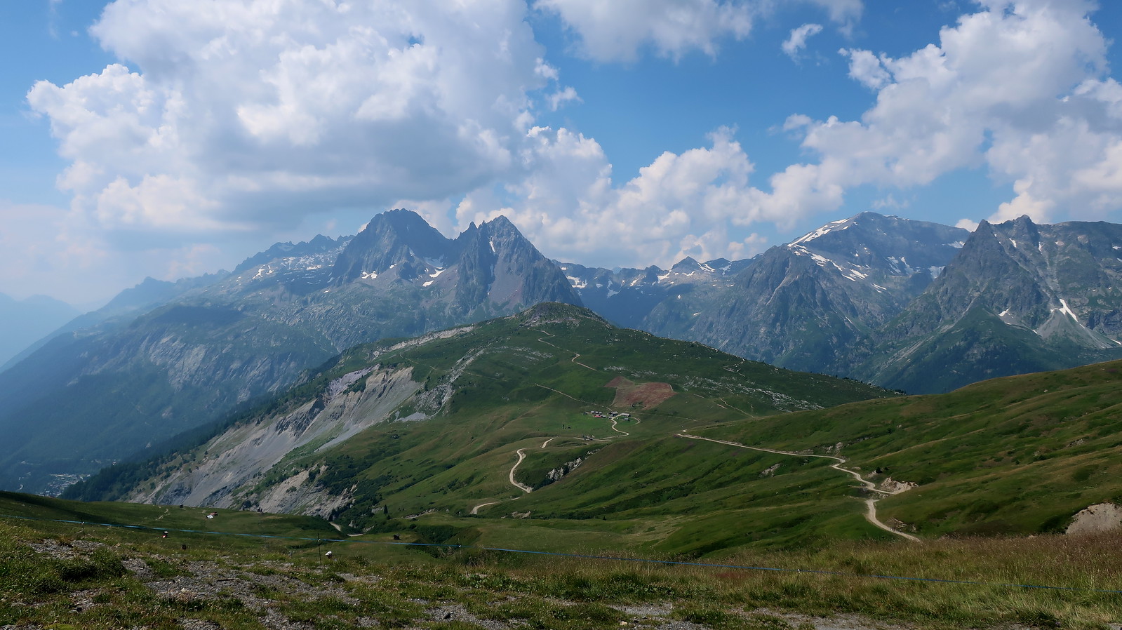 Фото з перевалу в Альпах. Французькі Альпи