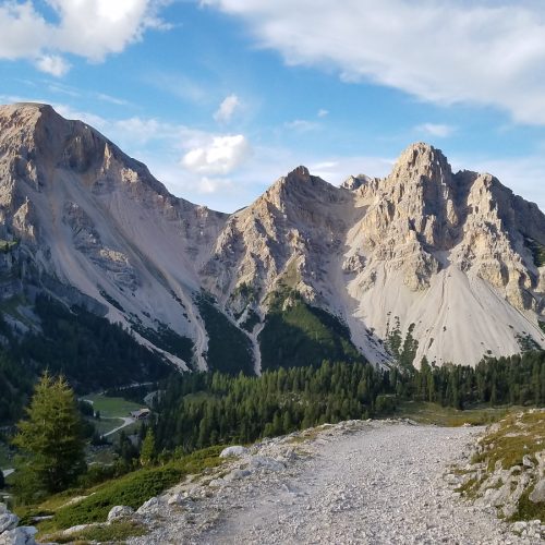 Гірська стежка в Італії