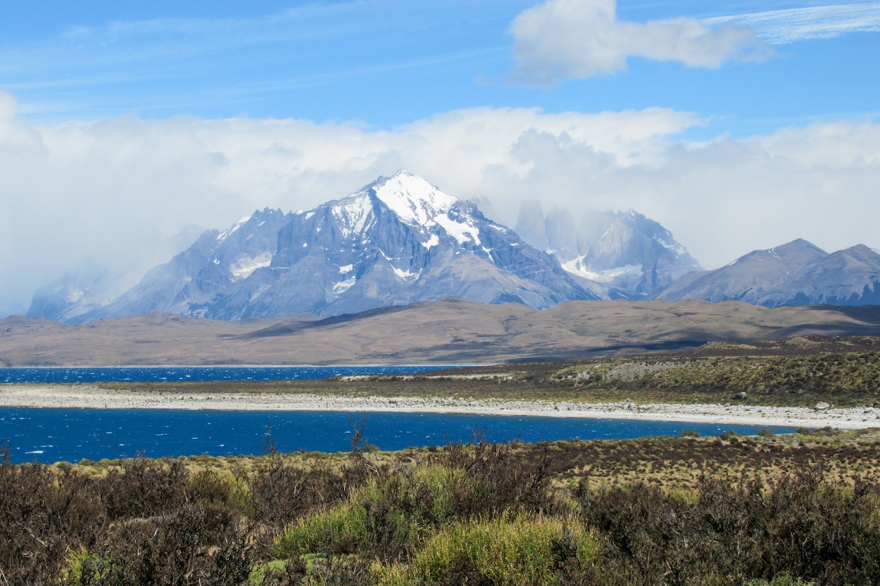 Озеро и горы Пайне