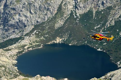 Вертолёт над озером Капителло