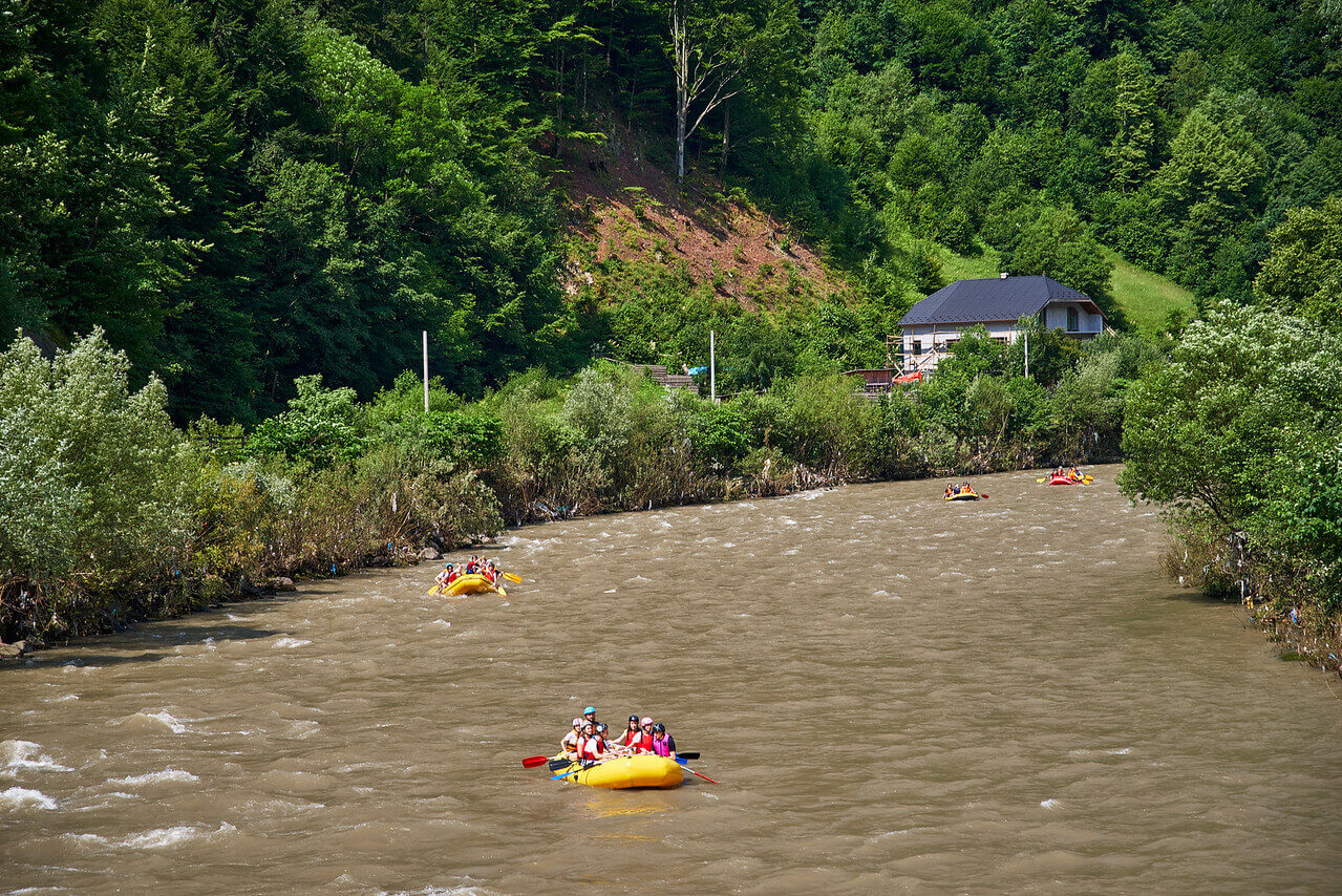 Рафтинг в Карпатах по річці Тиса