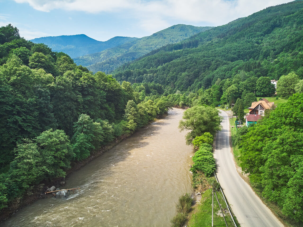 Річка Тиса в Закарпатті, Карпати