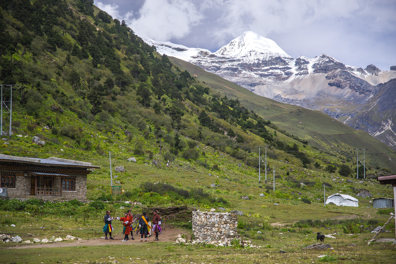 Бутанці стріляють із луку