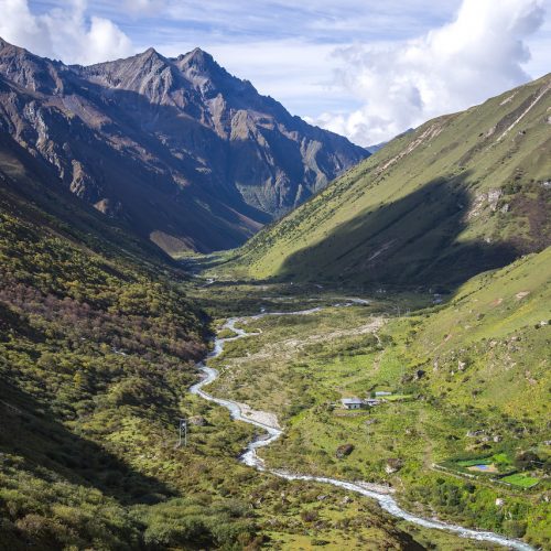 Речная долина в Гималаях