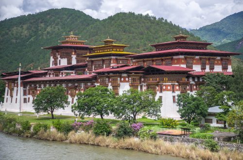 Замок в Пунакхе Бутан