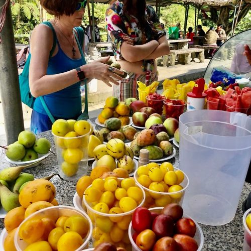 Тропические фрукты в Эквадоре