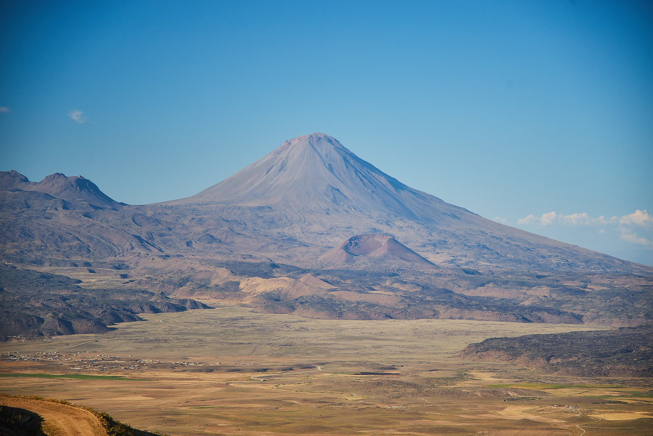 Арарат. Окрестности Догубеязит