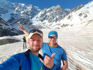 Инструкторы Магновский и Шуляр на леднике Шхары