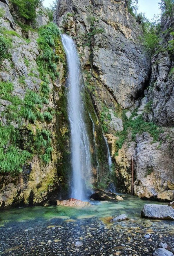 Водопад в горах Албании