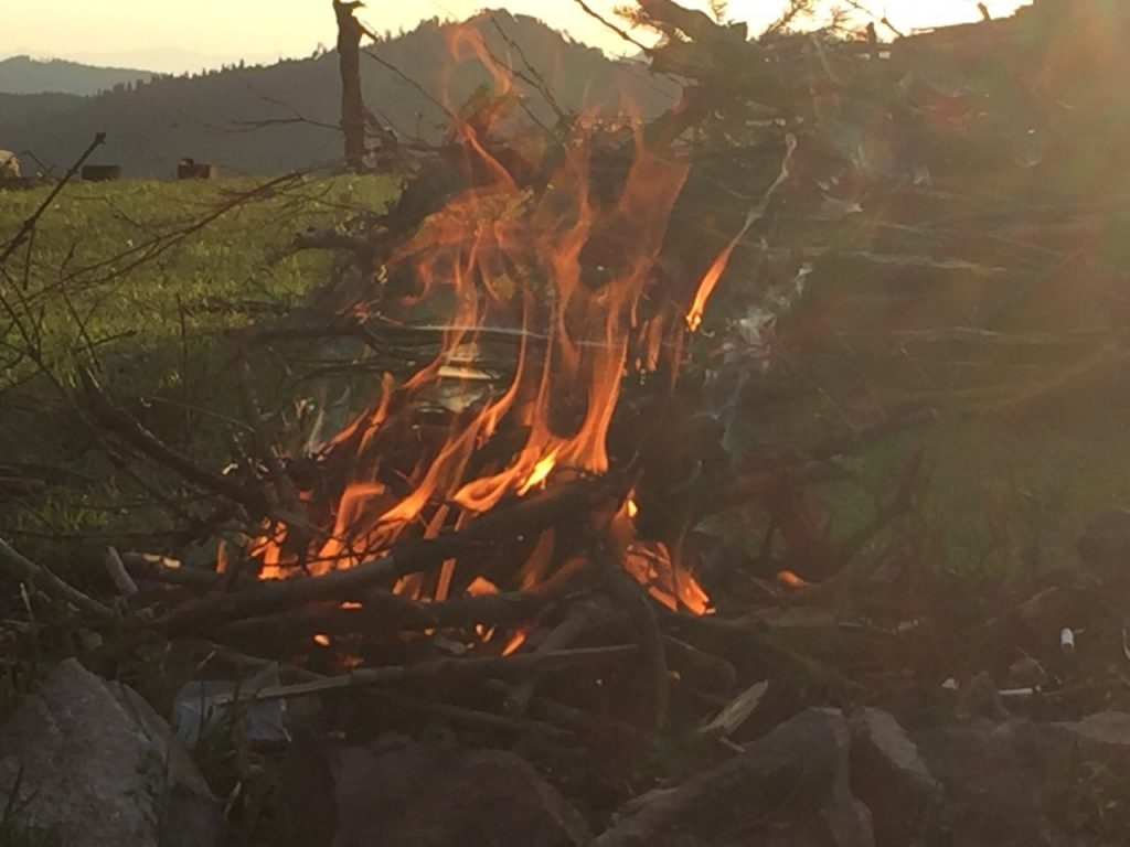 Ватра в Карпатах - вогнище в поході