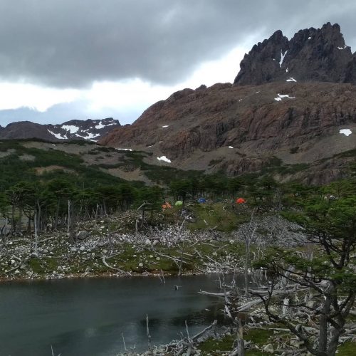 Туристический лагерь в горах Чили