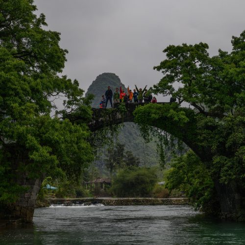 Арочный мост над рекой Ло
