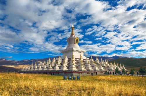 Буддийская ступа в Тибете