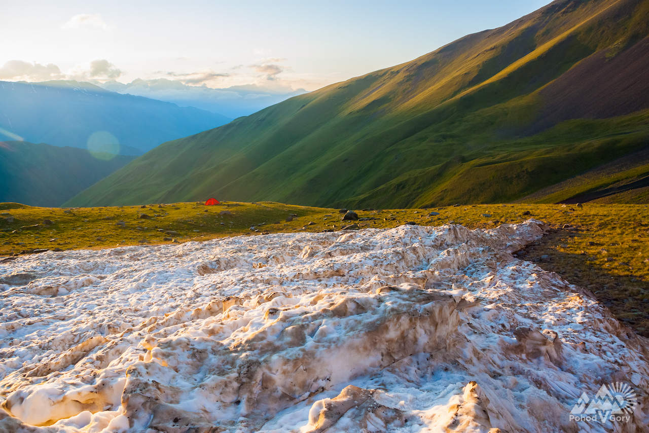 снежник в походе по Грузии
