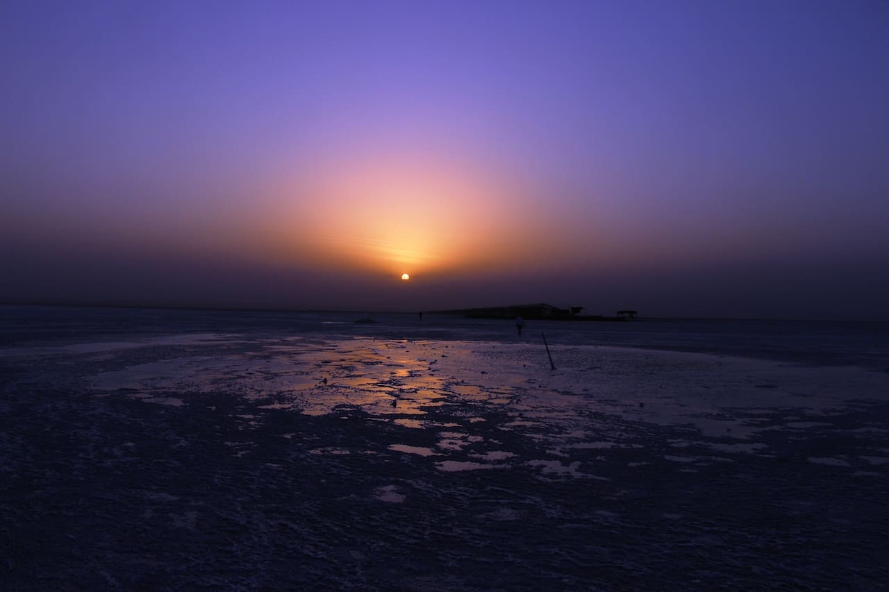 закат - солончак Ассаль