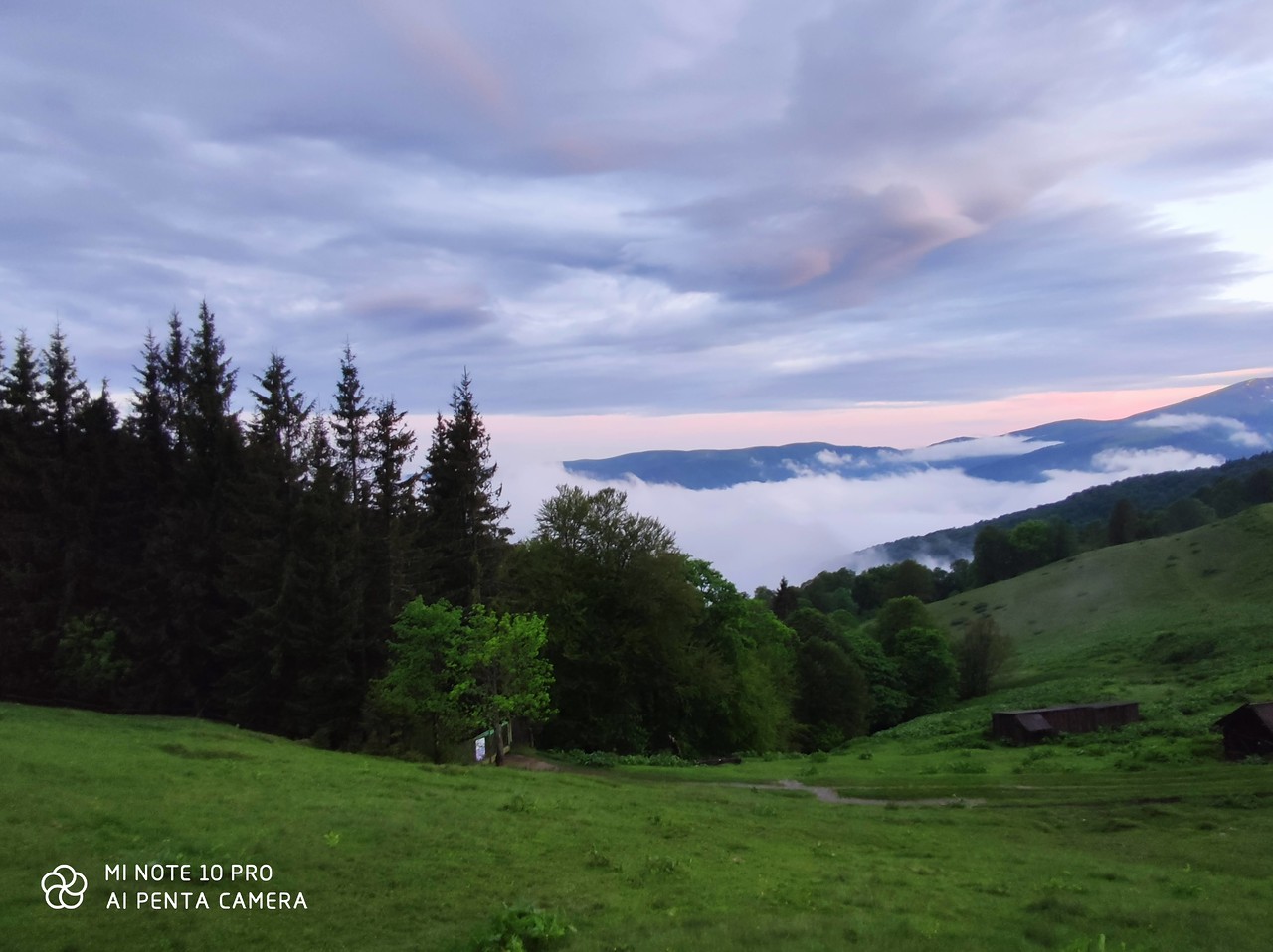 Закат на полонине Менчул
