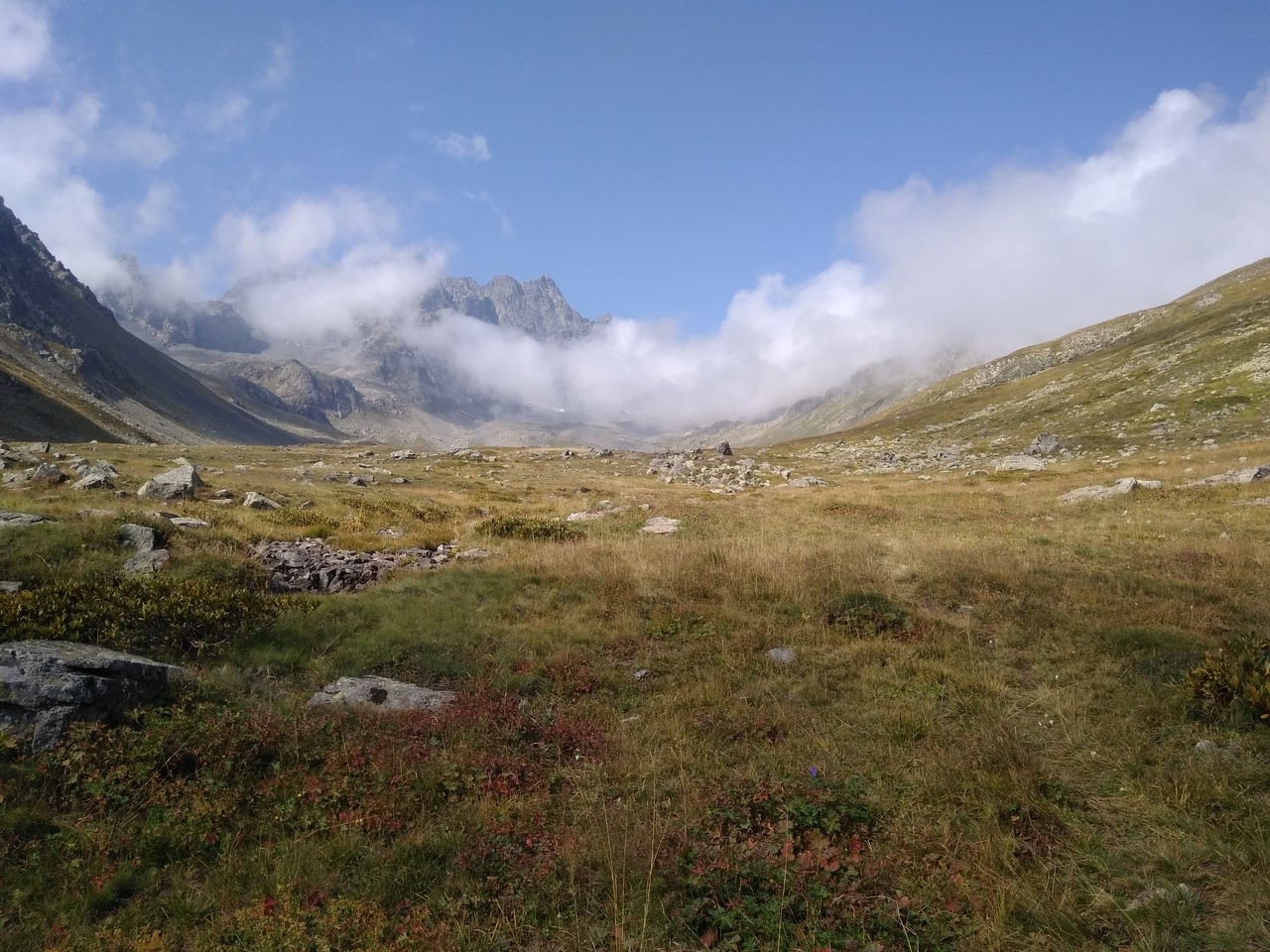 Тропа на перевал Налетлеме