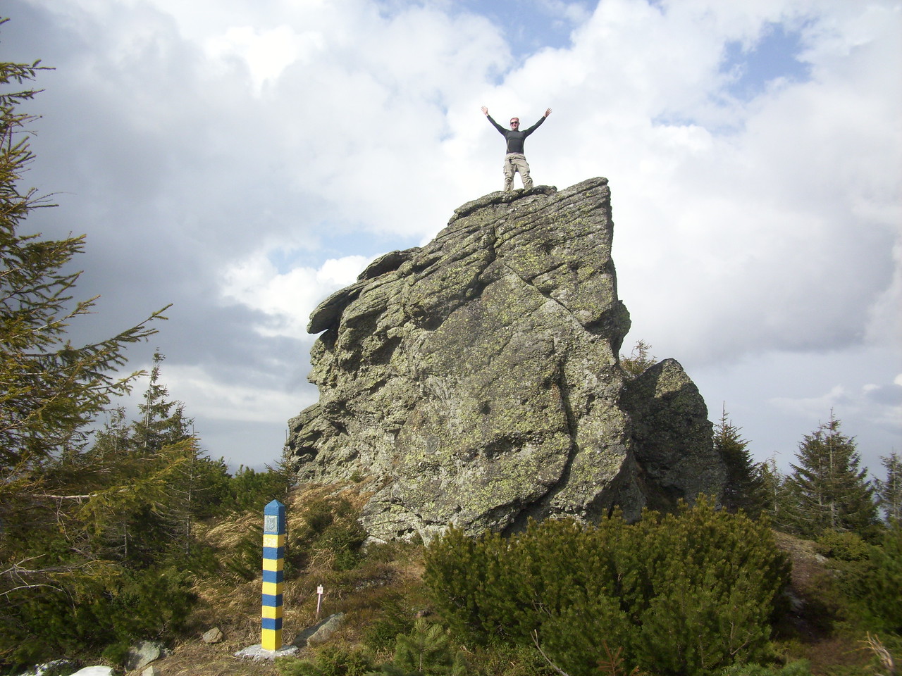 Пограничный столб на Чивчине