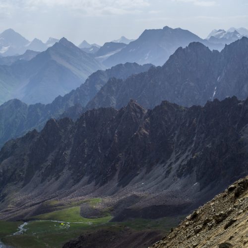 Виды с тропы в походе по Киргизии