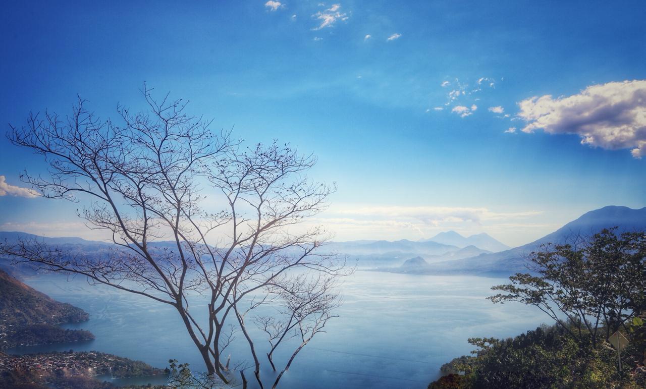 Атитлан с вулкана Сан-Педро