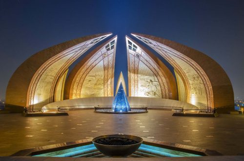 Монумент в Пакистане