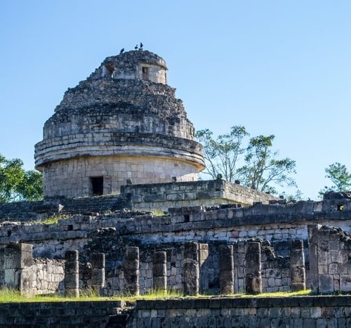 Чичен-Ица - обсерватория, город майя в Мексике.