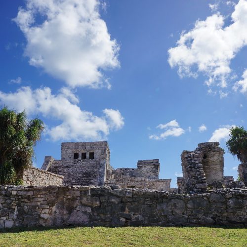 Руины на берегу Карибского моря