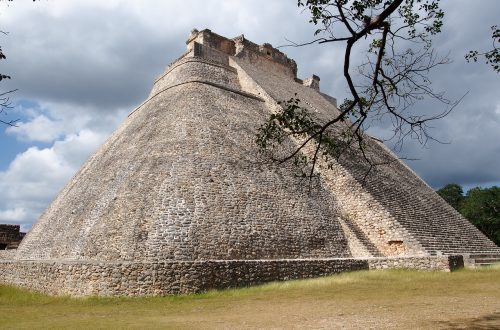 Пирамида в городе майя Ушмаль