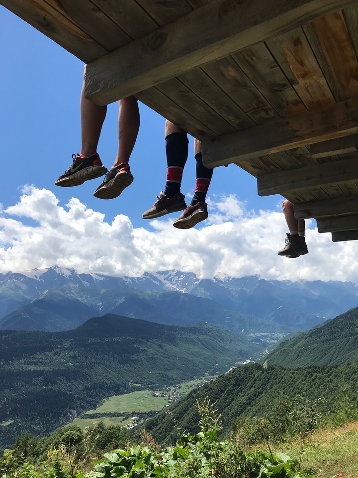 Наши туристы над Местией