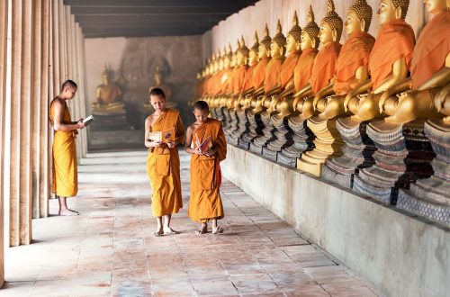 Буддійські монахи