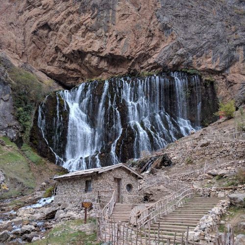 Каскадный водопад Капузбаши и мельница
