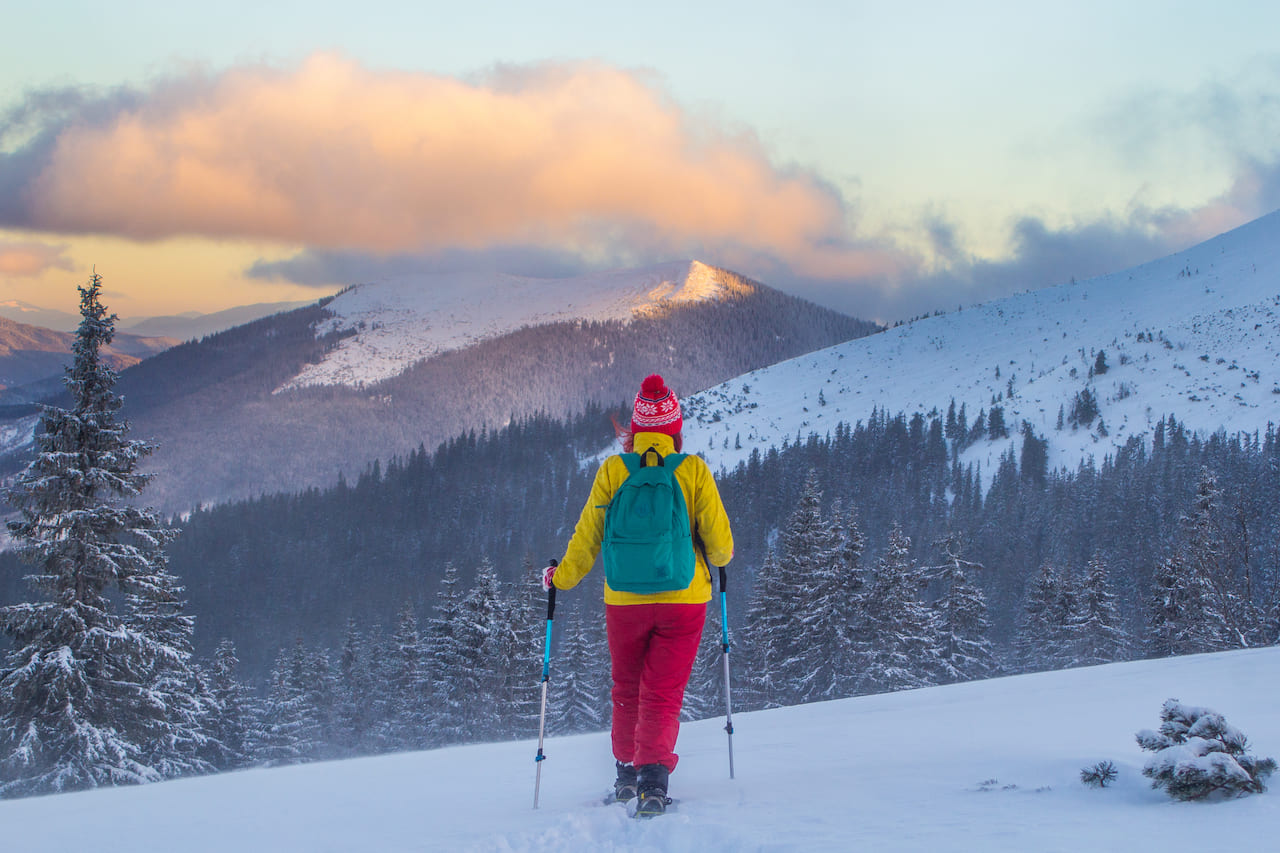 походи зимою без рюкзаків