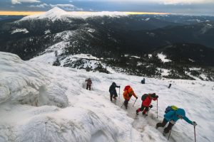 Сходження на гору Петрос Чорногірський взимку. Похід в Карпати