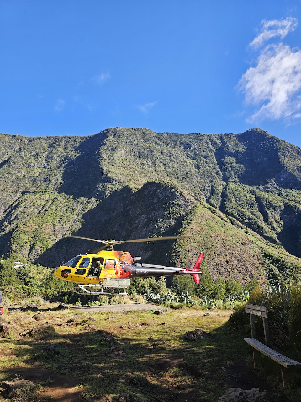 гелікоптер в цирку Мафате