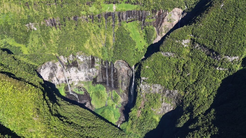 загублений світ долини Trou de Fer, безліч водоспадів