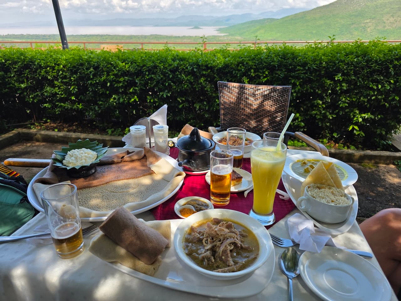типовий обід в нашому турі по Ефіопії