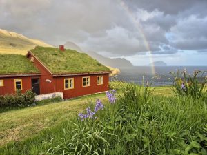 наш будиночок на Фарерських островах, так ми живемо в турі по Данії