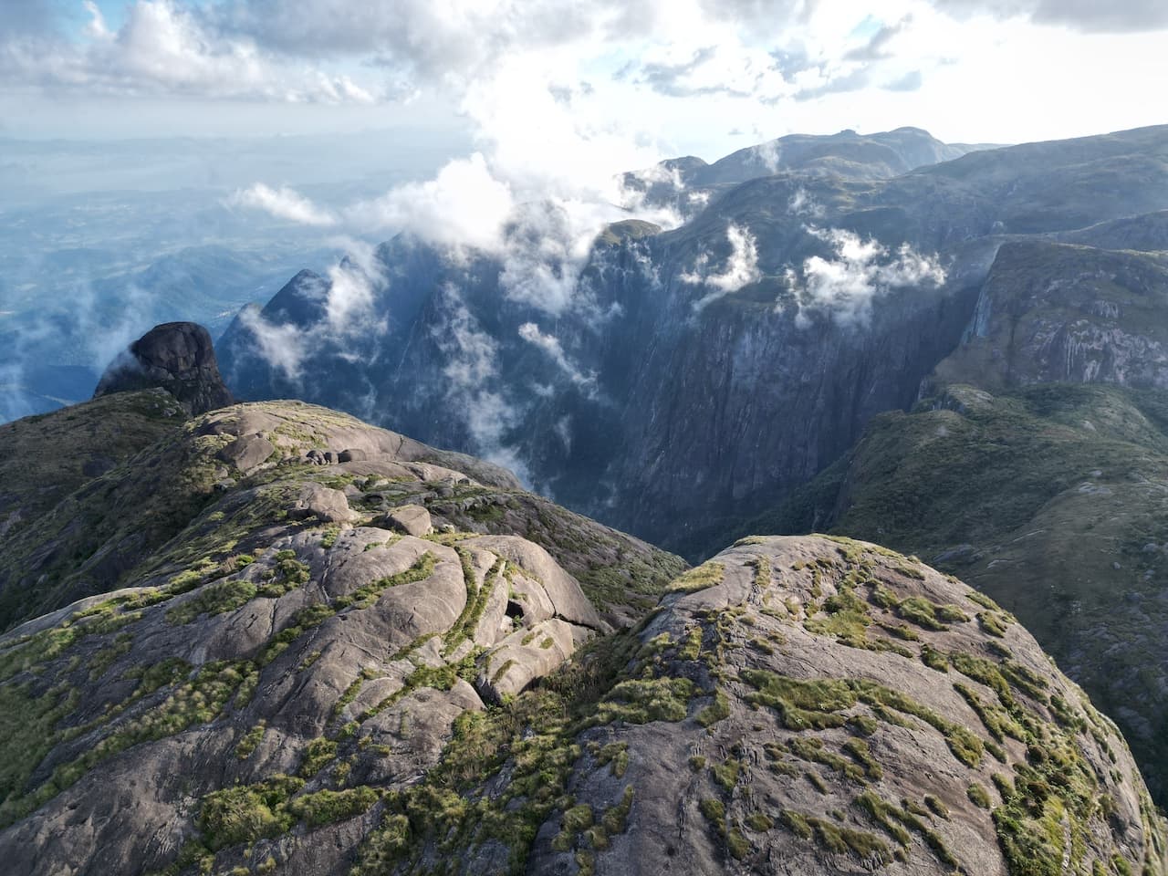 Похід в горах Бразилії - Serra dos Órgãos. Фото з дрона