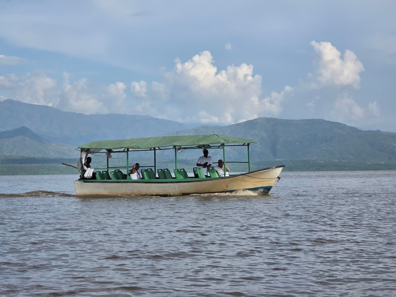 екскурсія на озері Чамо